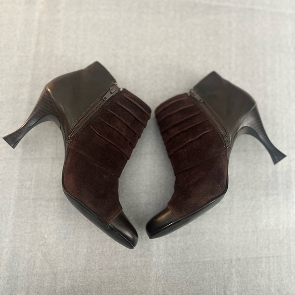 [37/6-6.5]MUDD Retro Brown Velvet Button Heel Ankle Boots - Picture 2 of 9